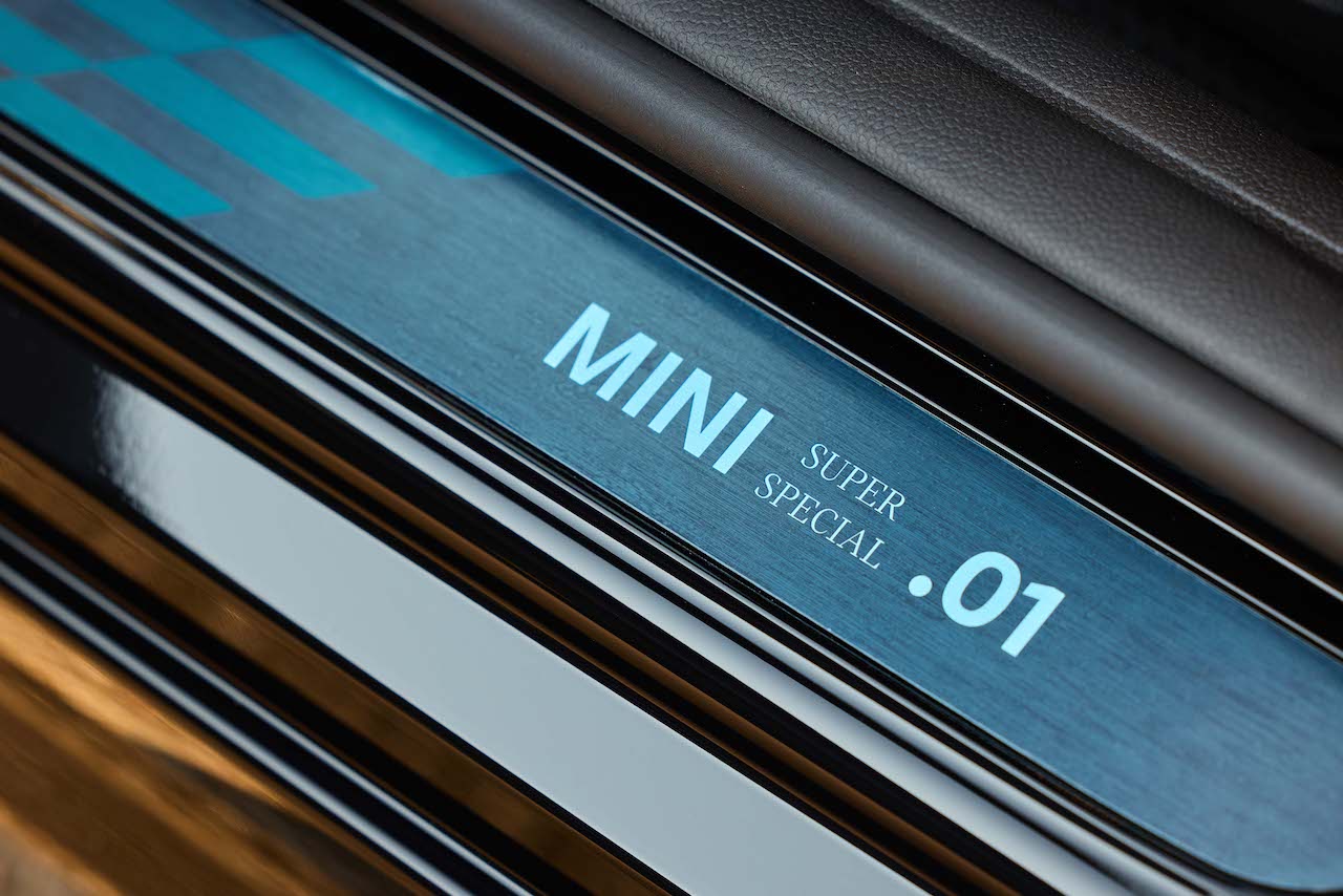 P90635341_highRes_mini-01-the-brands-f